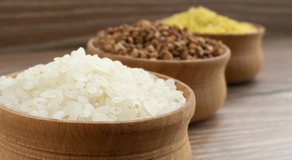 самая полезная каша, какая каша самая полезная, гречка, чем полезна гречка, гречневая крупа, гречневая каша, полезные вещества в гречке, киноа, пищевая ценность гречки, зеленая греxка, калорийность гречки, самая полезная крупа, сколько питательных веществ в гречке, зеленая гречка, гречка для похудения, можно ли есть гречку каждый день