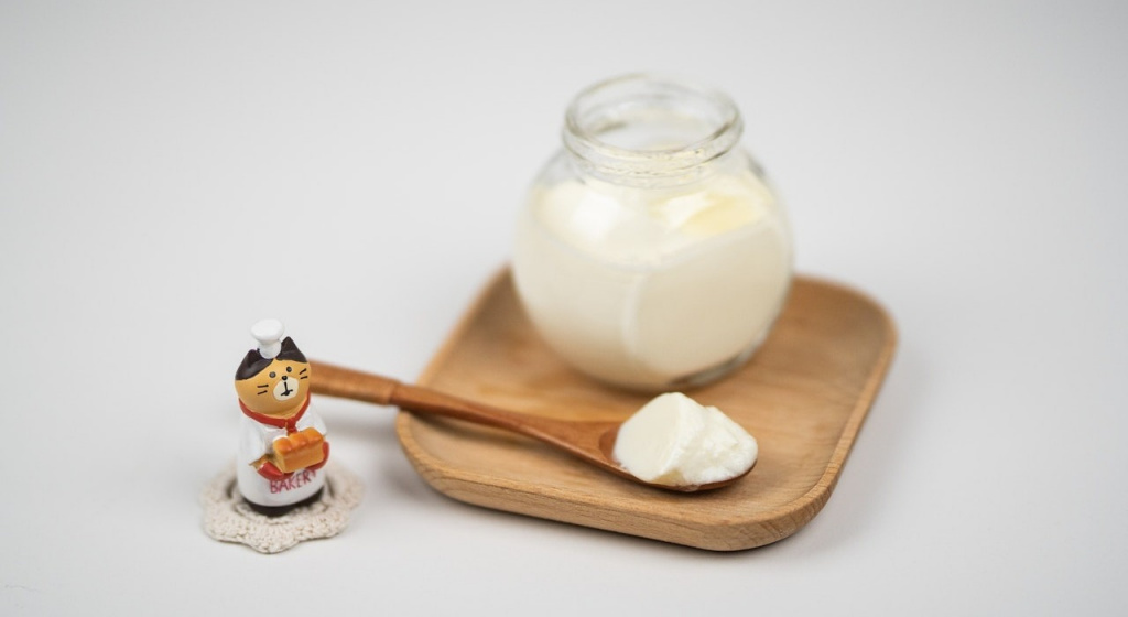 Как использовать кокосовое масло кокосовое масло, способы применения кокосового масла, чтобы волосы были мягкими, кокосовое масло для волос, кокосовое масло на волосы, польза кокосового масла, состав кокосового масла, свойства кокосового масла, как использовать кокосовое масло, чтобы волосы были шелковистыми, что делать чтобы волосы были прямыми, для блеска волос, защитное средство для волос, кокосовое масло в косметологии, ламинирование волос в домашних условиях, ламинировать волосы