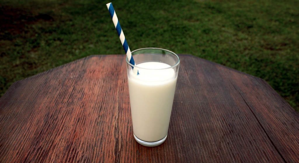 Витамин D в молоке витамин Д, витамин D, витамин D2, витамин D3, в каких продуктах содержится витамин Д, витамин Д в рыбе, витамина Д в лекарственной форме, кальциферол, эргокальциферол, холекальциферол, дефицит витамина Д, переизбыток витамина D, витамин Д польза, продукты содержащие витамин Д, какие продукты содержат витамин Д, витамин солнца