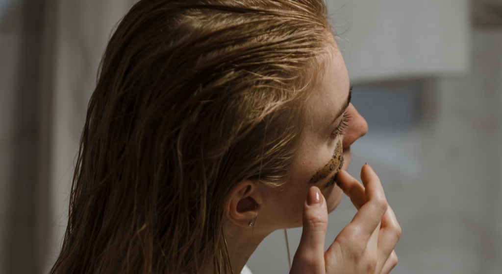 маски для лица с активированным углем, маски для лица с углем, маска для лица с активированным углем, маски для лица из активированного угля, желатиновая маска для лица с углем, маска для лица с углем и желатином, чистить зубы активированным углем, отбеливание зубов углем, шампунь с углем, активированный уголь, активированный уголь это, активированный уголь в таблетках, активированный уголь противопоказания