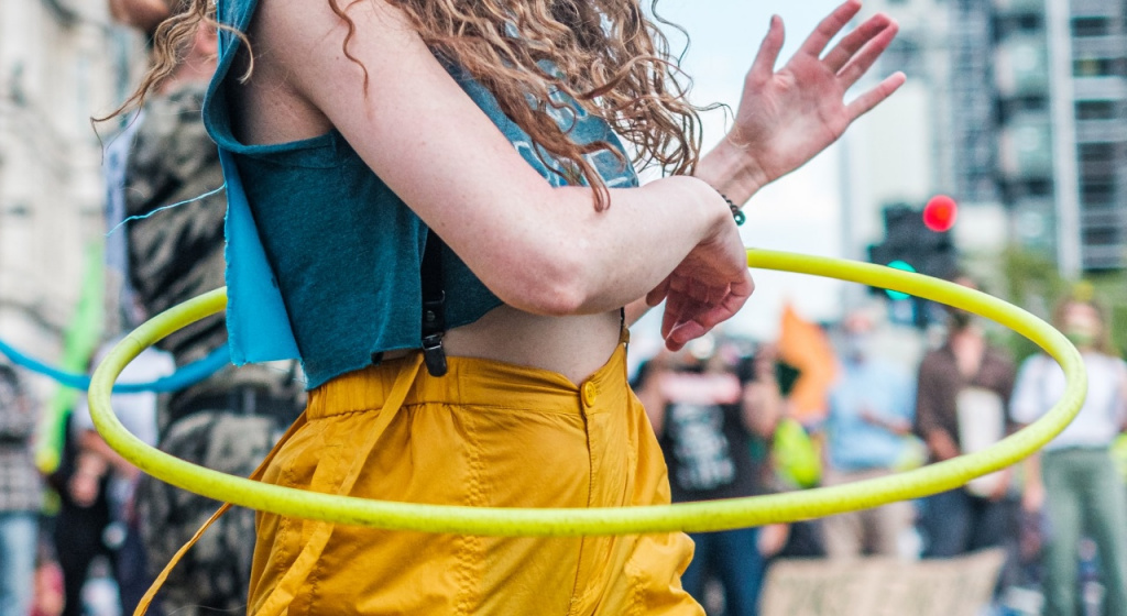 Хулахуп для похудения хулахуп, обруч хулахуп, хулахуп польза, обруч для похудения, хулахуп для похудения, хулахуп это, как правильно крутить хулахуп, что такое хулахуп, как выбрать хулахуп, хулахуп с шариками, польза хулахупа, хулахуп для похудения живота, хулахуп массажный, сколько нужно крутить хулахуп, сколько калорий сжигает хулахуп, упражнения с хулахупом, в чем польза хулахупа, чем полезен хулахуп, как крутить хулахуп