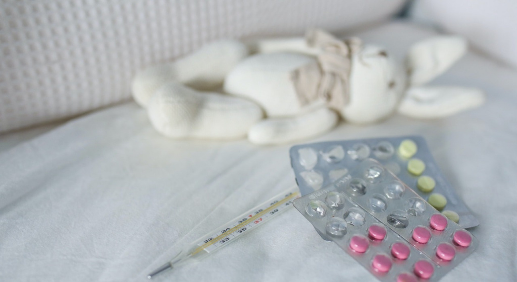 Повышенная температура: почему возникает без причины и когда пора бить тревогу