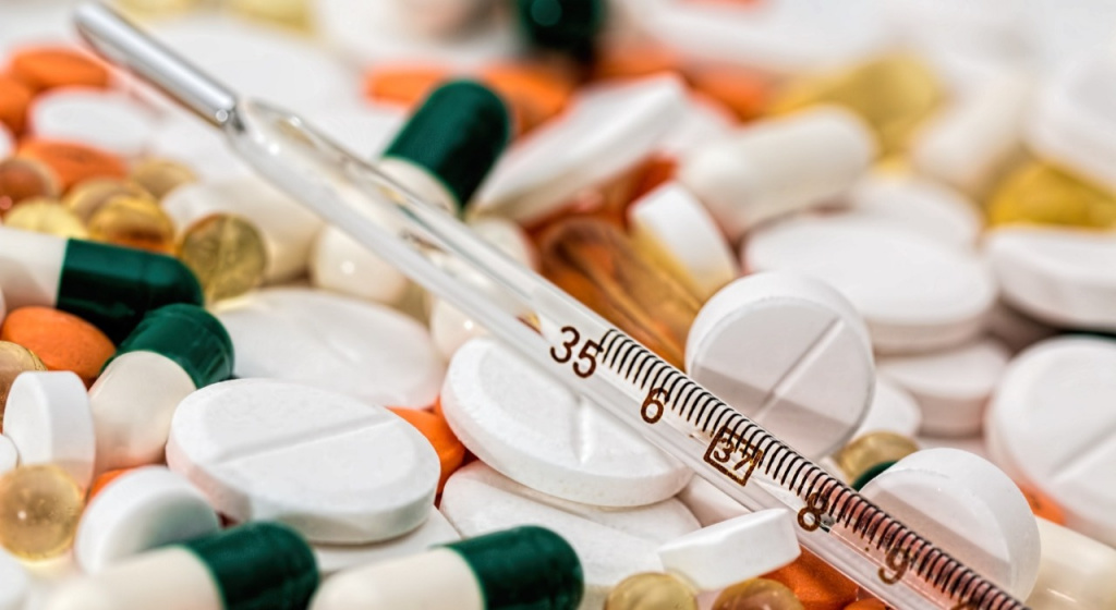 простуда, ОРВИ, ОРЗ, грипп, инфекции дыхательных путей, симптомы простуды, ларингит, ринит, тонзиллит, фарингит, бронхит, назофарингит, симптомы гриппа, осложнения гриппа, чем опасен менингит, противовирусные препараты, чем отличается грипп от простуды и ОРВИ, специфические симптомы