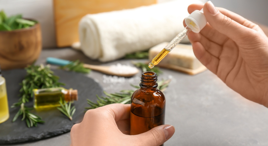 эфирные масла, противовирусные эфирные масла, эфирные масла при вирусных заболеваниях, эфирное масло чайного дерева свойства, эфирное масло эвкалипта, антивирусное эфирное масло, эфирные масла против вирусов, эфирные масла от простуды, эфирные масла от вирусов, профилактика простуды