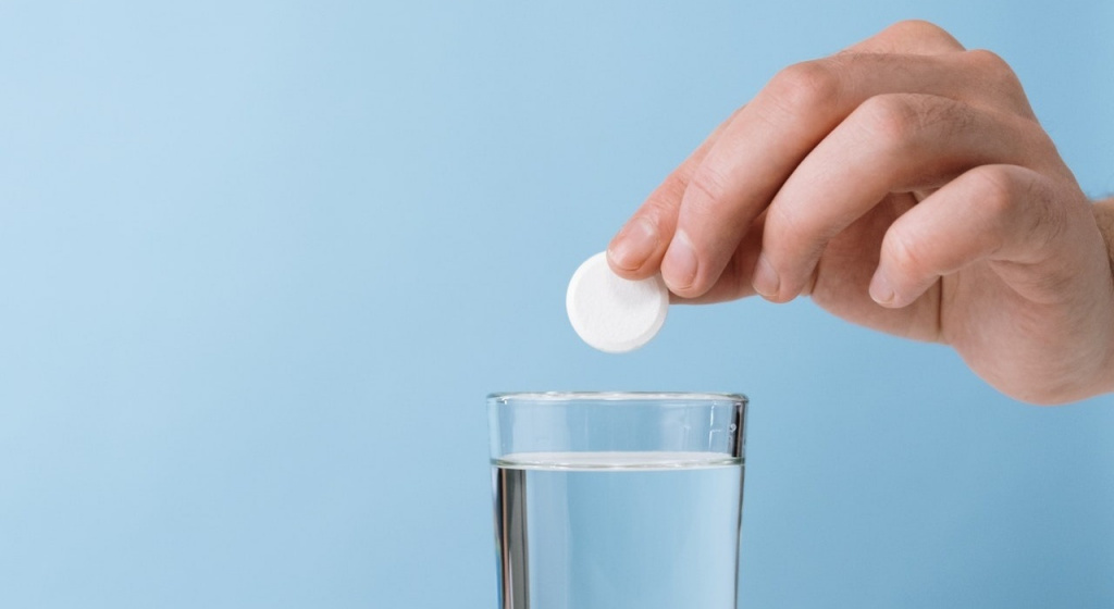 аспирин при похмелье, можно ли пить аспирин при похмелье, дозировка аспирина при похмелье, аспирин помогает при похмелье, сколько аспирина пить при похмелье, аспирин от головной боли при похмелье, как быстро снять похмелье, как снять синдром похмелья в домашних условиях, похмелье, что такое похмелье, ацетилсалициловая кислота при похмелье, симптомы похмелья, похмельный синдром, ацетилсалициловая кислота, аспирин, таблетки от похмелья, сколько таблеток аспирина пить при похмелье