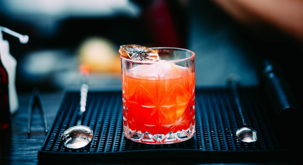 аспирин при похмелье, можно ли пить аспирин при похмелье, дозировка аспирина при похмелье, аспирин помогает при похмелье, сколько аспирина пить при похмелье, аспирин от головной боли при похмелье, как быстро снять похмелье, как снять синдром похмелья в домашних условиях, похмелье, что такое похмелье, ацетилсалициловая кислота при похмелье, симптомы похмелья, похмельный синдром, ацетилсалициловая кислота, аспирин, таблетки от похмелья, сколько таблеток аспирина пить при похмелье