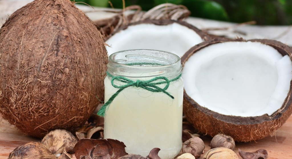 Кокосовое масло на волосы кокосовое масло, способы применения кокосового масла, чтобы волосы были мягкими, кокосовое масло для волос, кокосовое масло на волосы, польза кокосового масла, состав кокосового масла, свойства кокосового масла, как использовать кокосовое масло, чтобы волосы были шелковистыми, что делать чтобы волосы были прямыми, для блеска волос, защитное средство для волос, кокосовое масло в косметологии, ламинирование волос в домашних условиях, ламинировать волосы