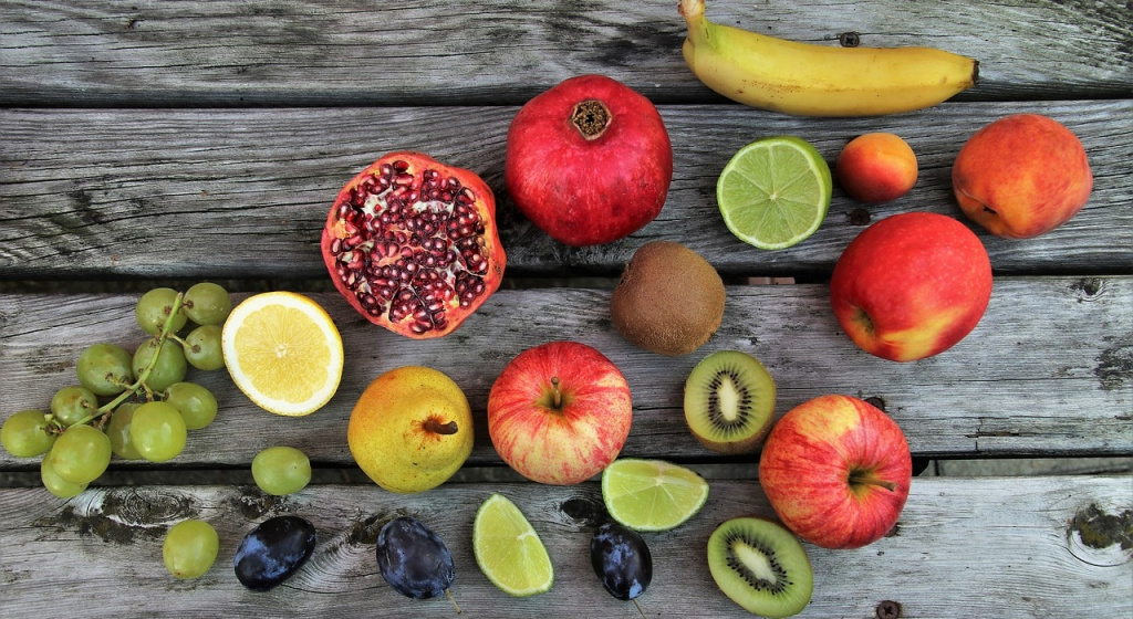 В каких продуктах содержится витамин С витамин С, аскорбиновая кислота, что такое иммунная система, витамин С для иммунитета, иммунная система это, витамин С в продуктах, витамин С в таблетках, суточная норма витамина С, передозировка витамином С, суточная доза витамина С, где больше всего витамина С, сколько витамина С в лимоне, витамин С при простуде, аллергия на витамин С, витамин С для повышения иммунитета, повышение иммунитета, простуда, простудные заболевания