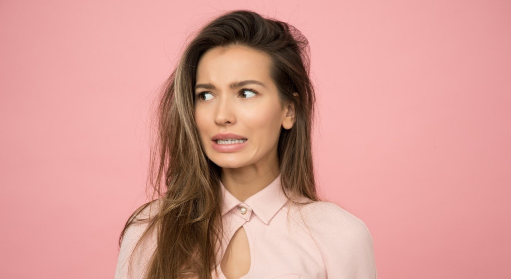 Сальные волосы во время стрессовых ситуаций: почему так происходит? жирные волосы, быстро жирнеют волосы, волосы быстро жирнеют, очень быстро жирнеют волосы, уход за жирными волосами, сальные волосы, жирные волосы у корней, жирные волосы причины, жирнеют волосы, быстро жирнеют волосы у подростка, жирная себорея, себорея кожи головы