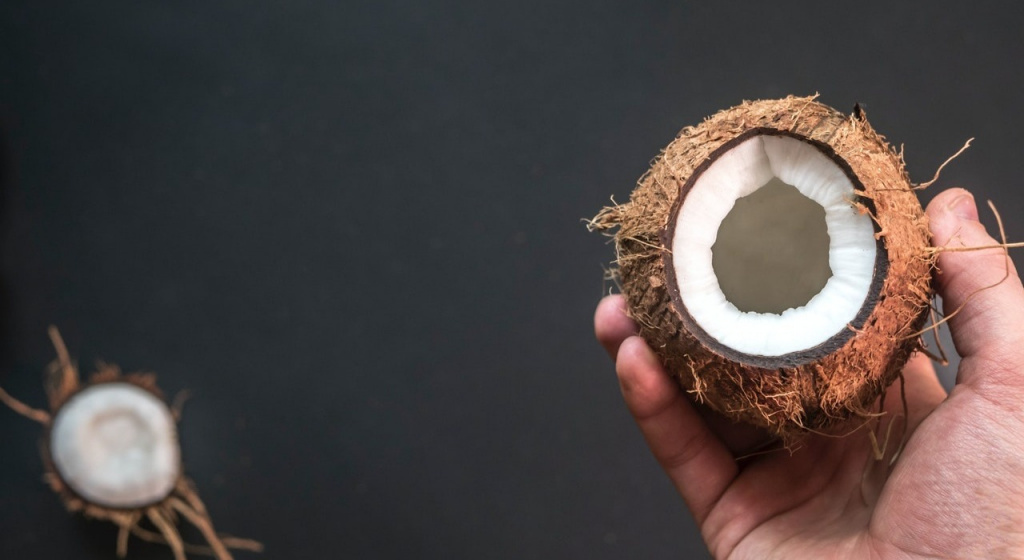 Чтобы волосы были прямыми свойства кокосового масла, как использовать кокосовое масло, чтобы волосы были шелковистыми, что делать чтобы волосы были прямыми, для блеска волос, защитное средство для волос, кокосовое масло в косметологии, ламинирование волос в домашних условиях, ламинировать волосы