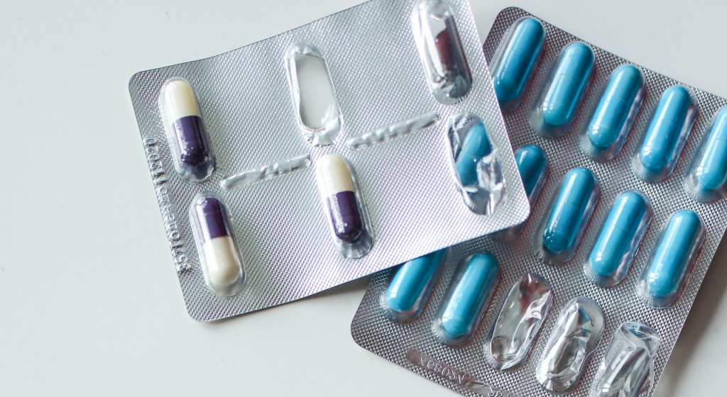 жаропонижающие средства парацетамол, ибупрофен, ибупрофен или парацетамол, парацетамол или ибупрофен, ибупрофен и парацетамол, что лучше от температуры ибупрофен или парацетамол, повышение температуры, высокая температура, сбивать температуру, простудные заболевания, жаропонижающие средства, антипиретики, НПВС, нестероидные противовоспалительные средства, медикаменты, препараты, лекарственные средства